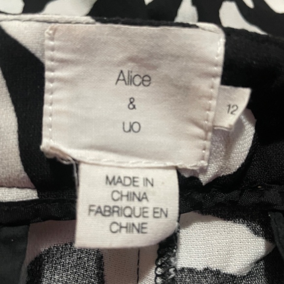Alice & U.O Urban Outfitters Black & white Geometric Print Shorts. SZ 12 - Picture 5 of 5